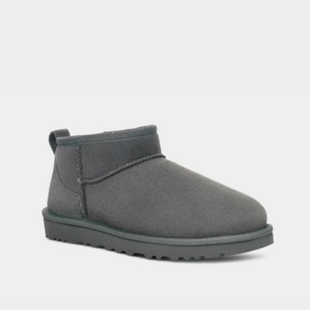 🎁 UGG Classic Ultra Mini Women's Ankle Boot - Picture 2 of 11